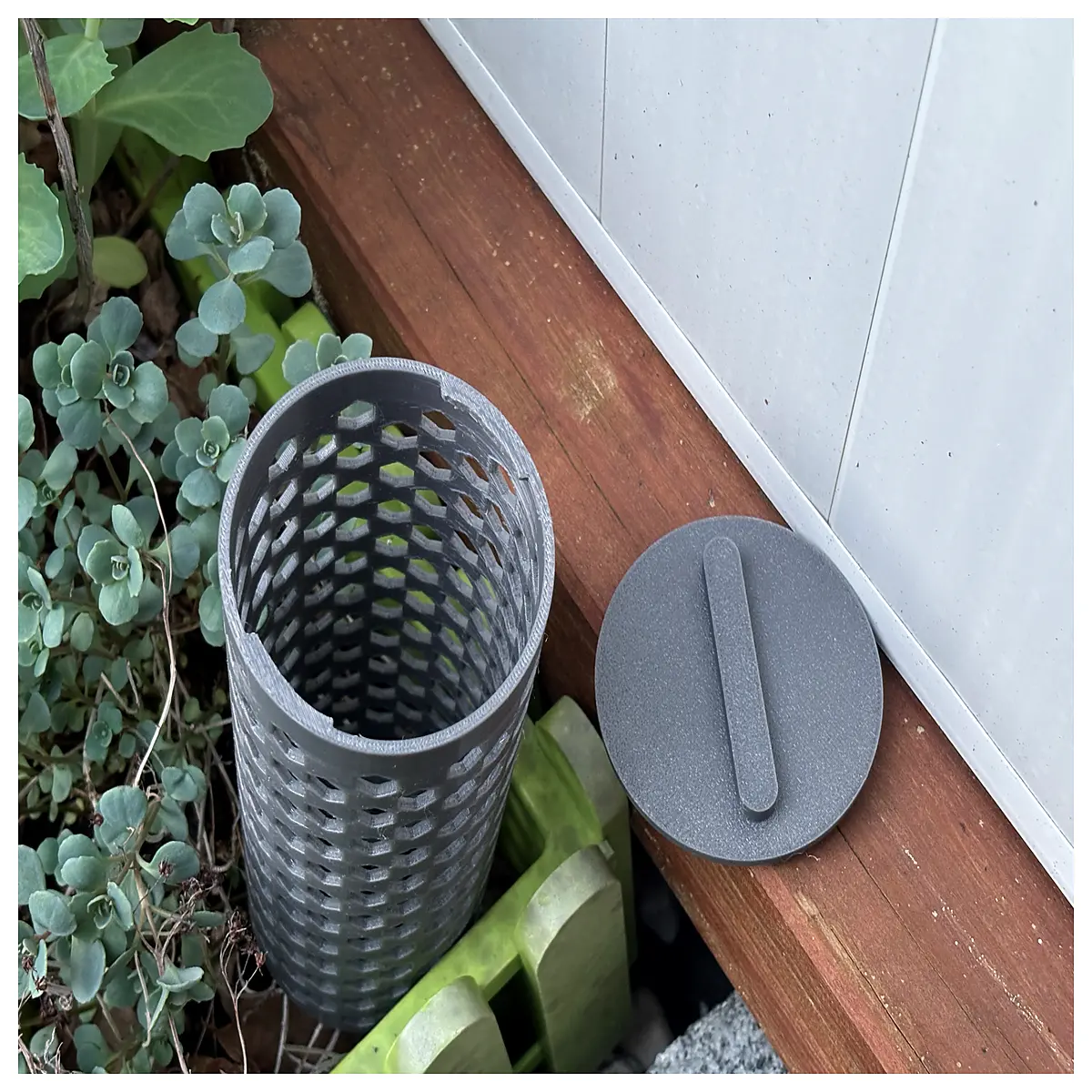 worm composting bin with tray for indoor kitchen waste recycling and organic fertilizer production