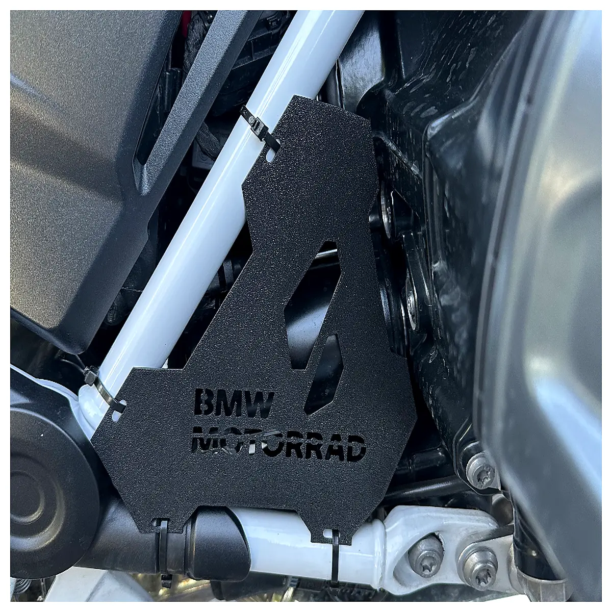 r1250 gs adventure mud guard splash shield front engine cover protection