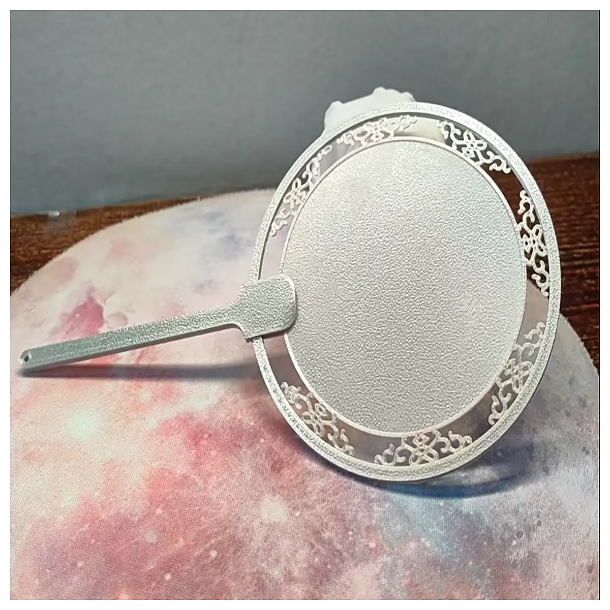 vintage ornate round hand with floral pattern lace folding travel women