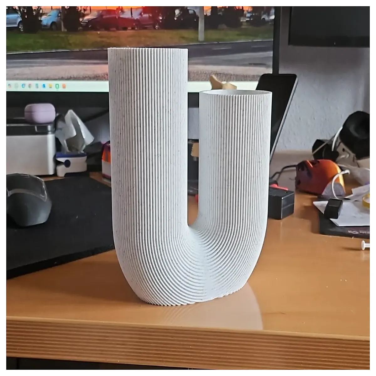 modern curved vase for dried flowers trendy organic shape centerpiece minimalist bent glass or ceramic vase for home decor