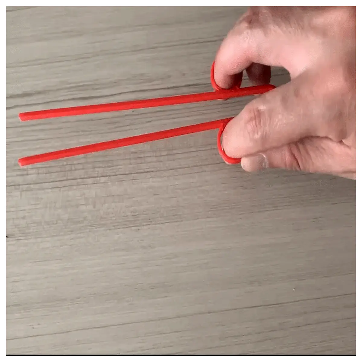 5g snack tongs mini portable food gripper for chips nuts candy hands messy eating party supplies