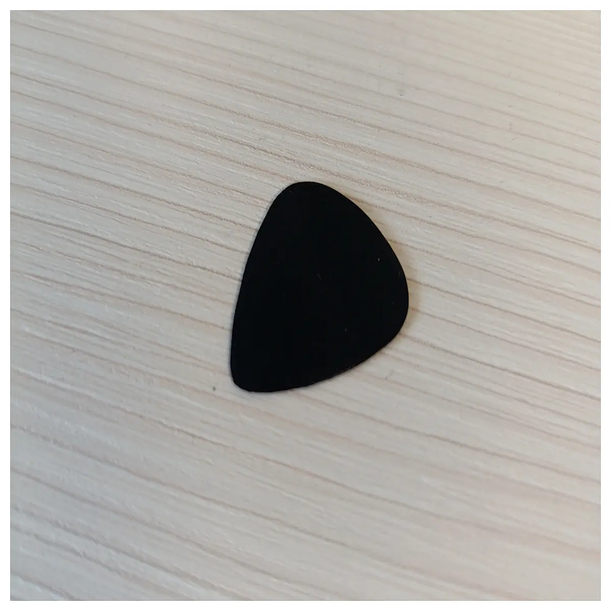 guitar picks medium thickness 0 6mm celluloid round tip for strumming and lead playing acoustic electric guitar accessories