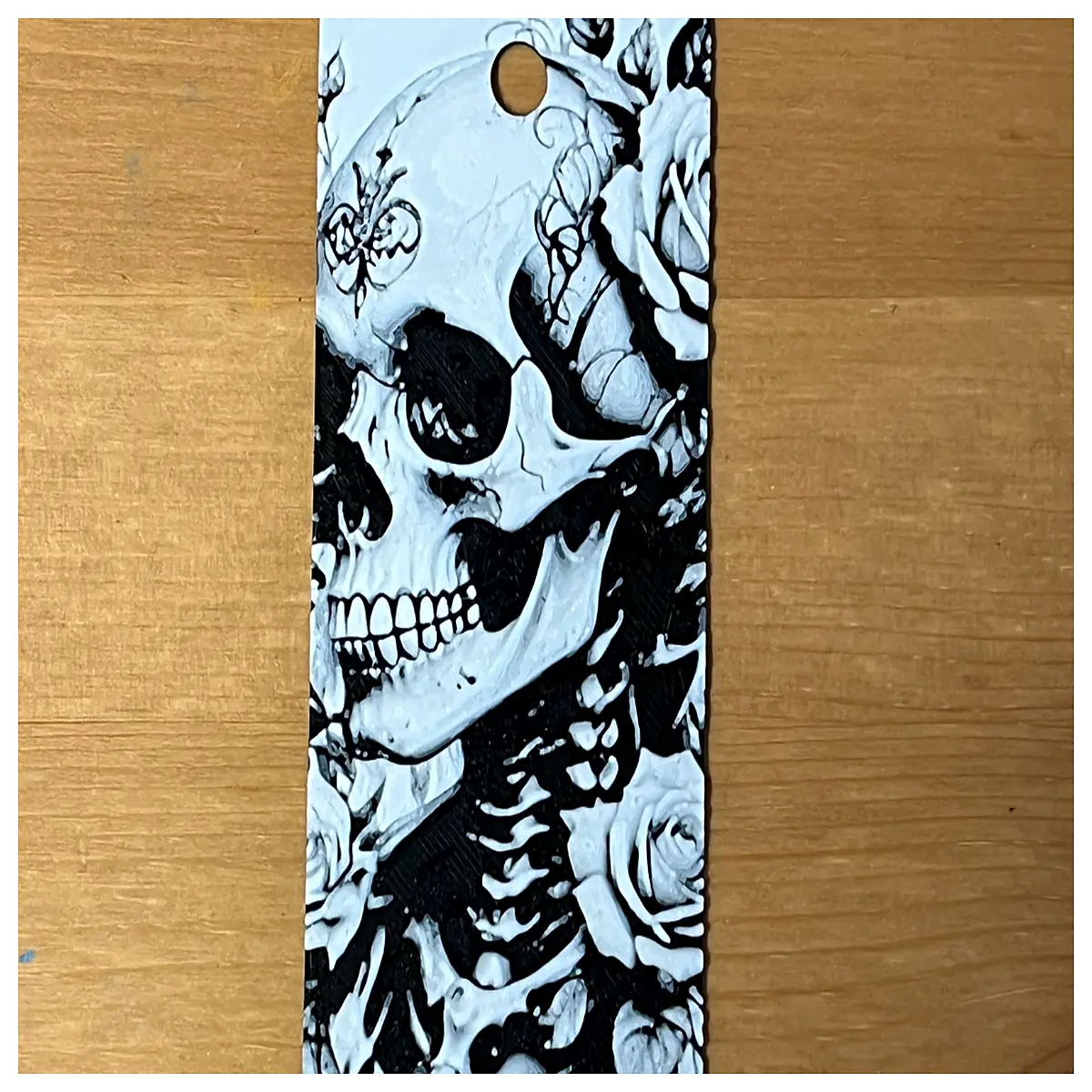 gothic metal skull rose bookmark for readers dark aesthetic reading accessory book lovers decorative page marker
