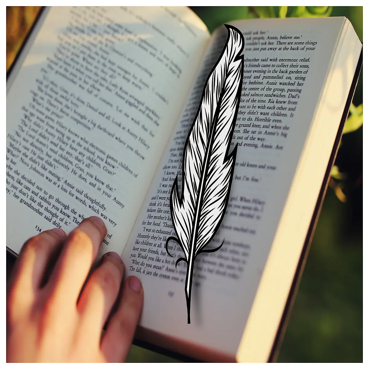 leaf bookmark metal gold vintage aesthetic reading book lovers