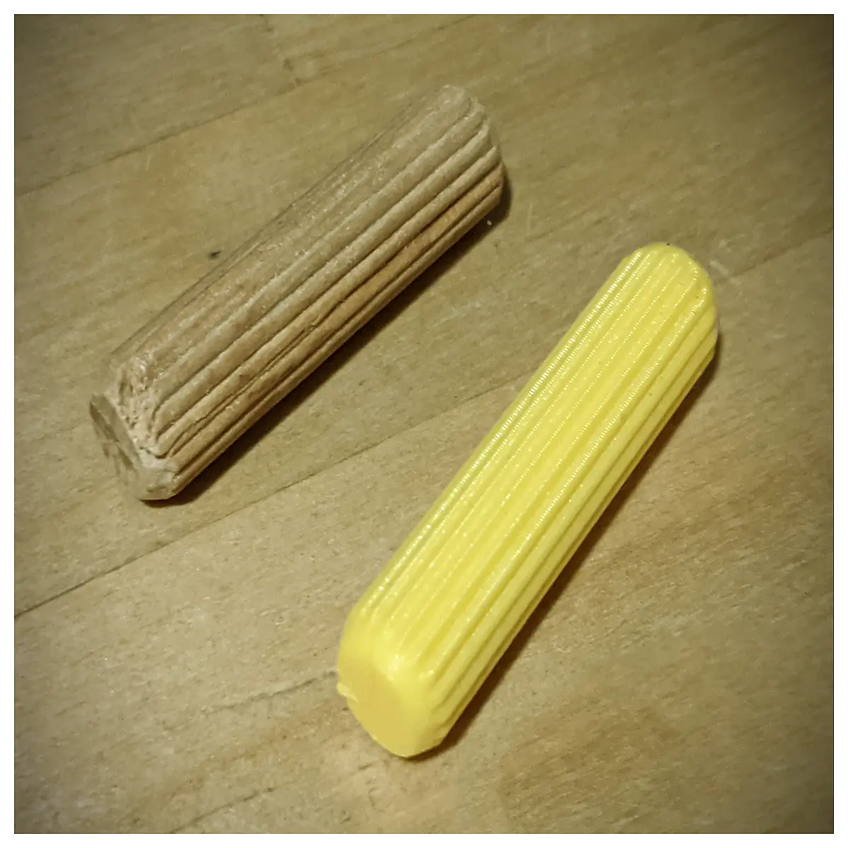 solid wood dowel pins 10mm diameter x 40mm length for furniture joinery woodworking joints