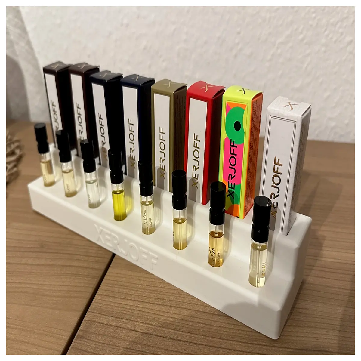 sample perfume holder for 8 mini bottles acrylic organizer shelf