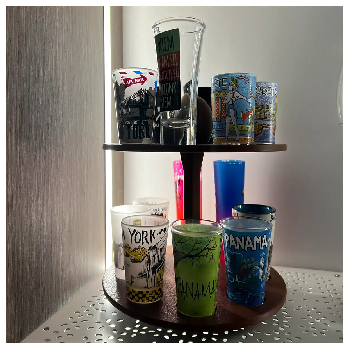 rotating whiskey glass bar counter organizer acrylic crystal wine cup holder for home kitchen party