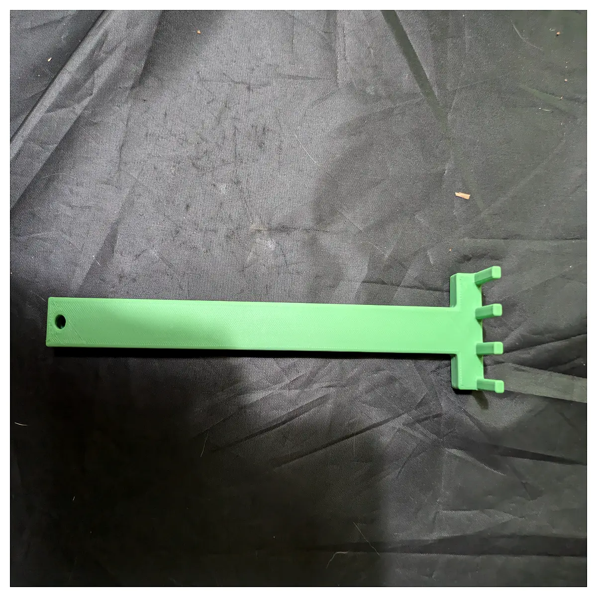 long handled back scratcher with claws for elderly itchy relief tool