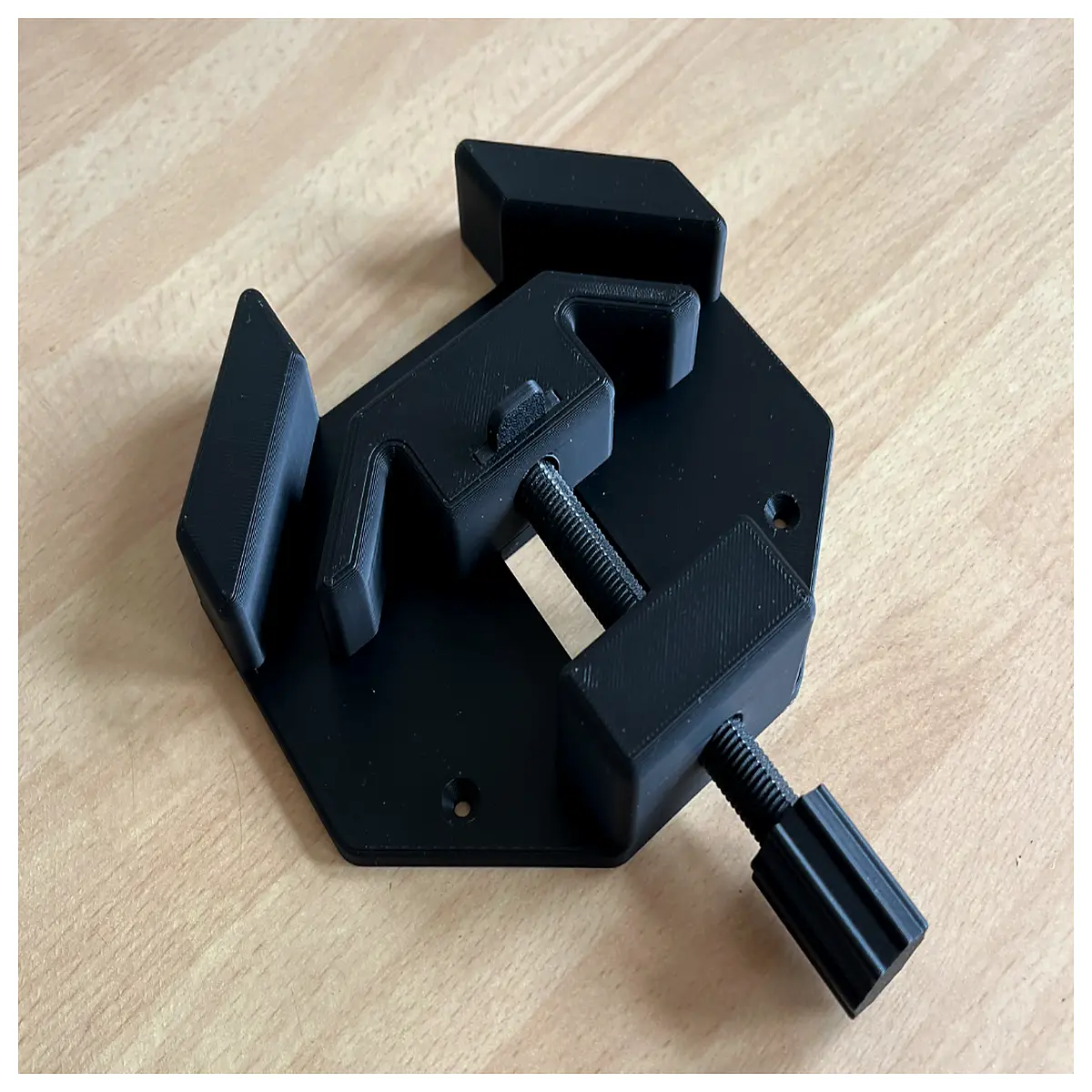 v2 corner clamp fully printed no hardware needed diy jigs fixtures
