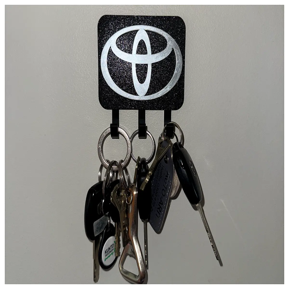 wall mounted key holder organizer hook for car keys home garage storage