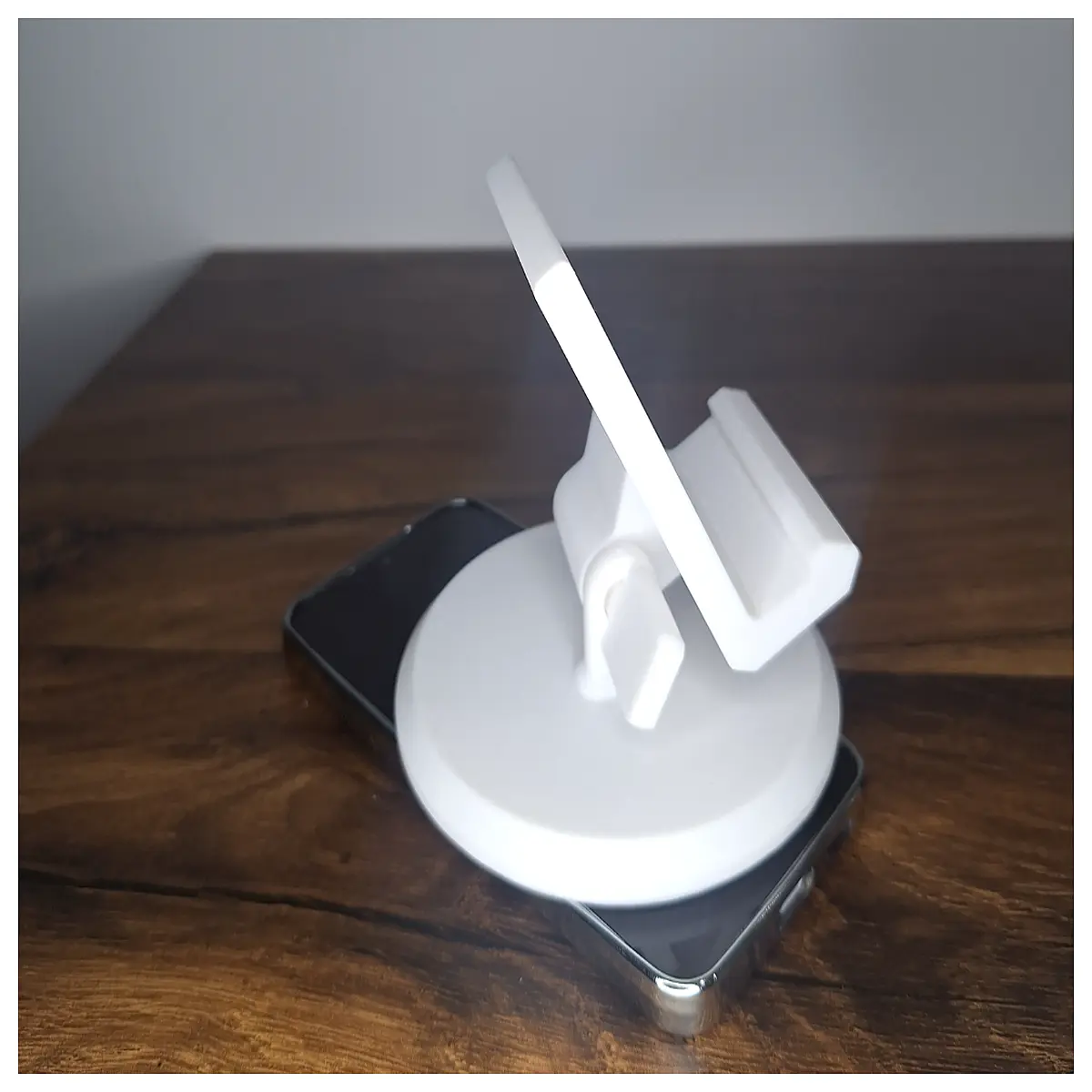 universal phone holder for car dashboard mount adjustable cradle
