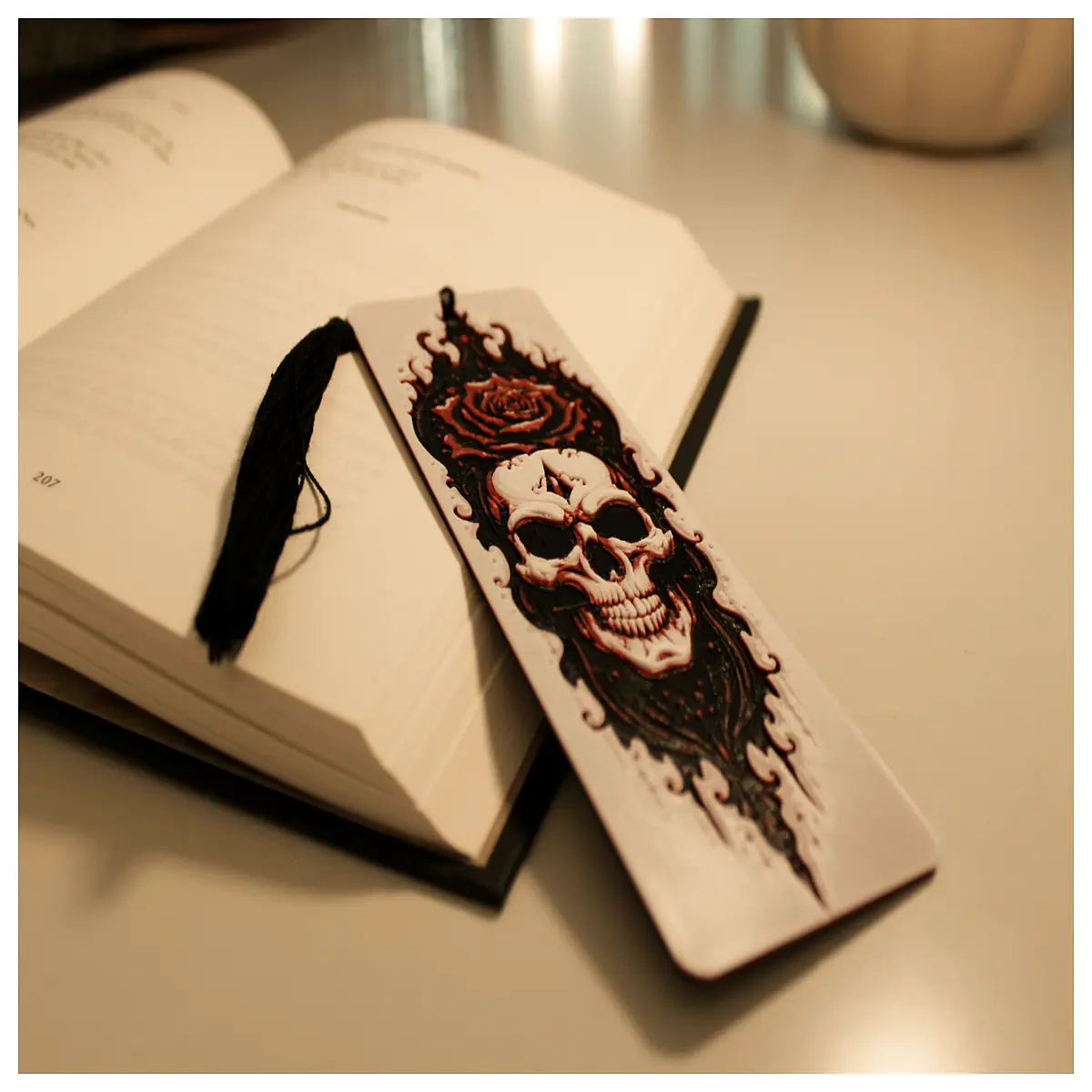 gothic skull bookmark halloween decoration spooky reading accessory dark fantasy aesthetic teens