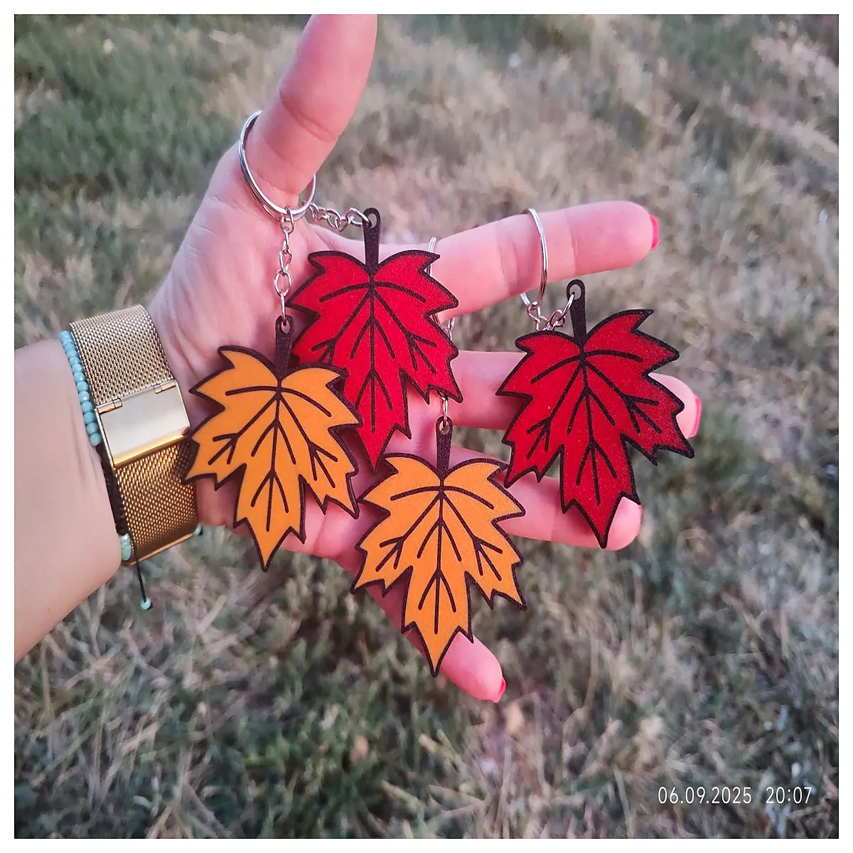 autumn leaf keychain for women fall decor gift nature inspired bag charm seasonal accessory