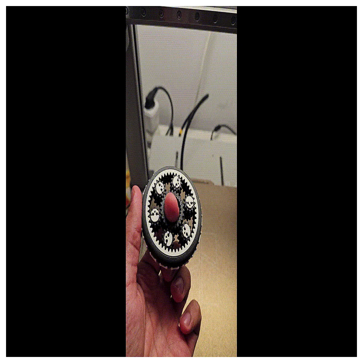 mini skull spinning fidget toy stress relief anti anxiety desk gadget for adults