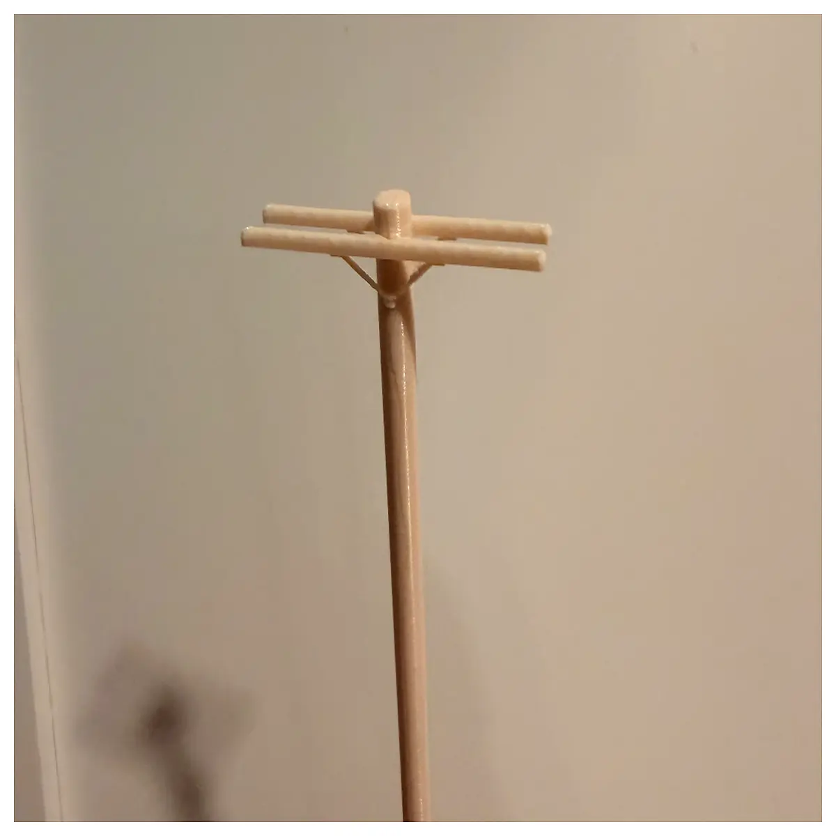 ho scale railway utility poles with 2 crossarms for diorama scenery trackside details