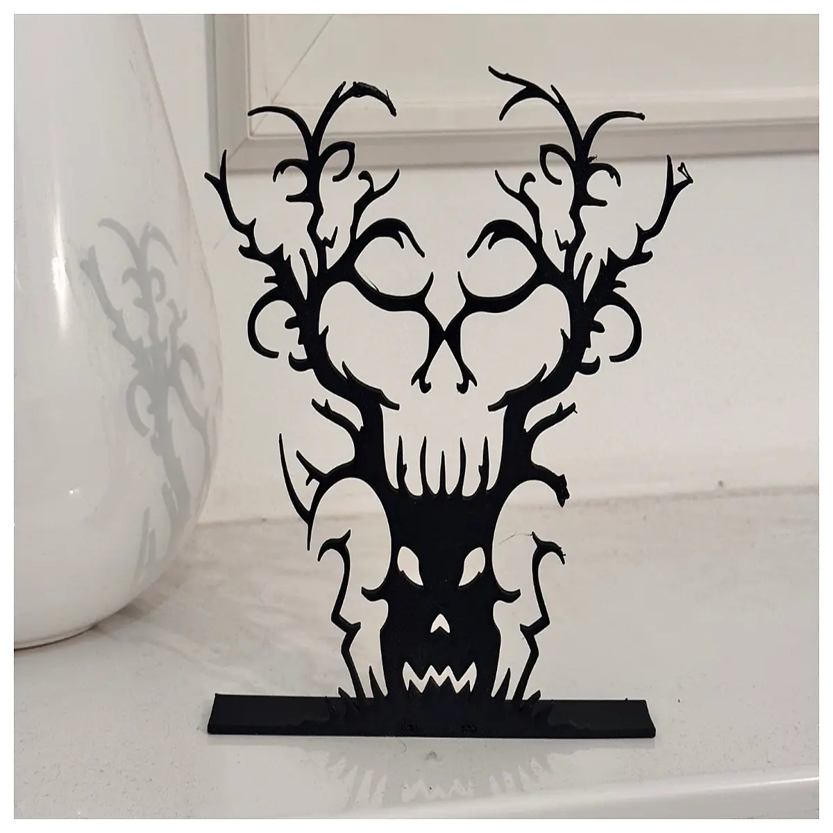 halloween ghost tree decoration spooky yard lawn prop haunted house outdoor garden scary atmosphere lighting