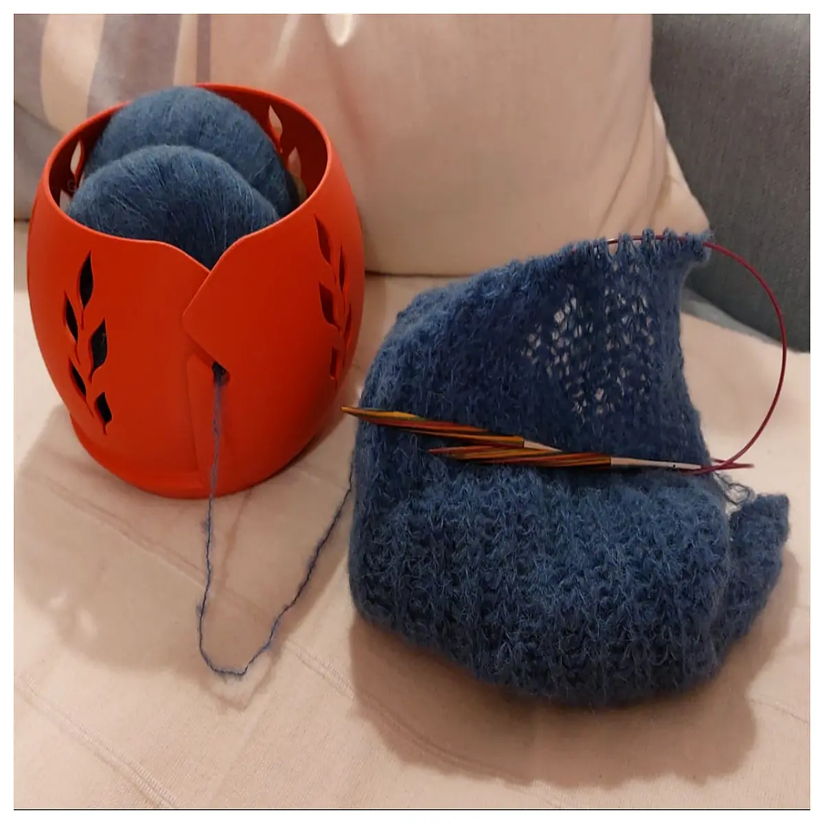 yarn bowl with optimized petal geometry for smooth unwinding anti spinning accessory ergonomic fiber holder