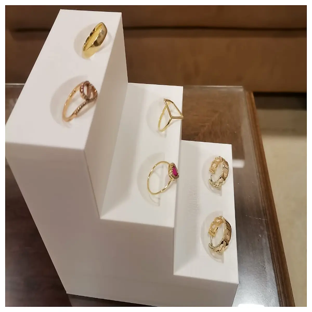 acrylic ring holder for jewelry store counter organizer