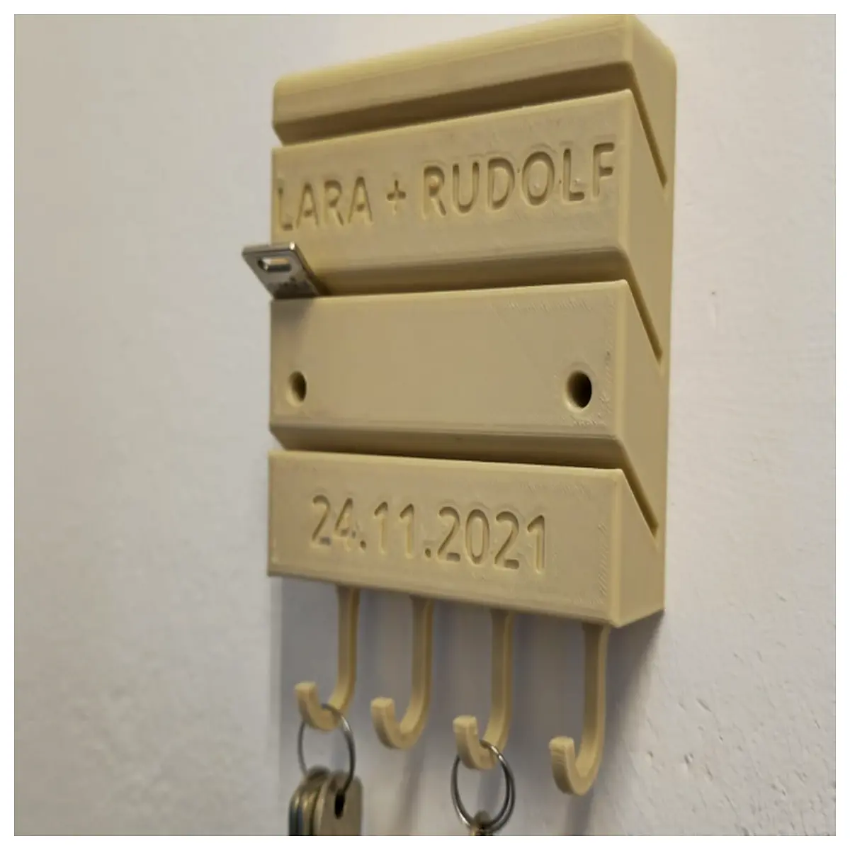 wall mounted key holder organizer with hooks for entryway home office storage