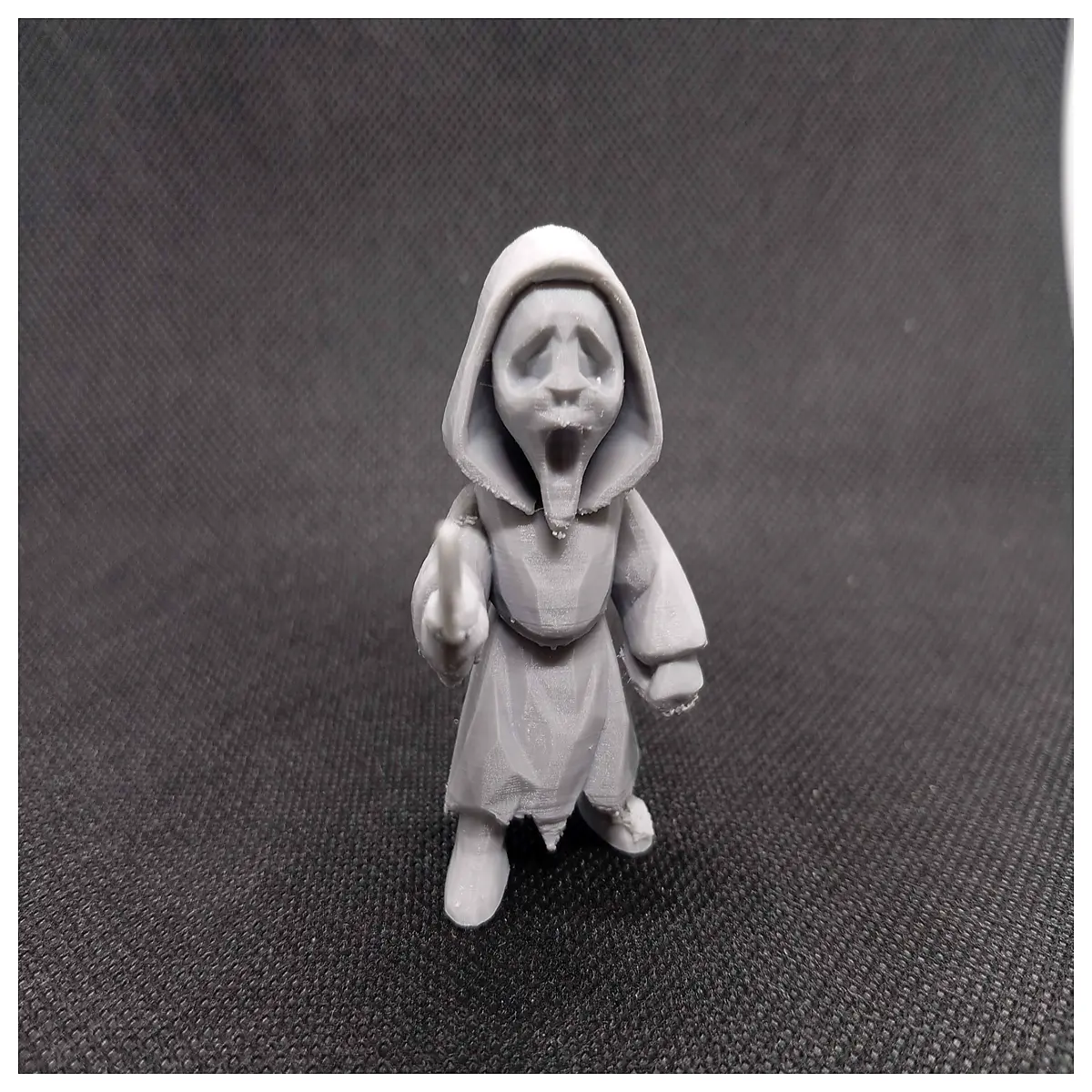 low poly horror figure scary face screaming resin statue collectible for desk decoration