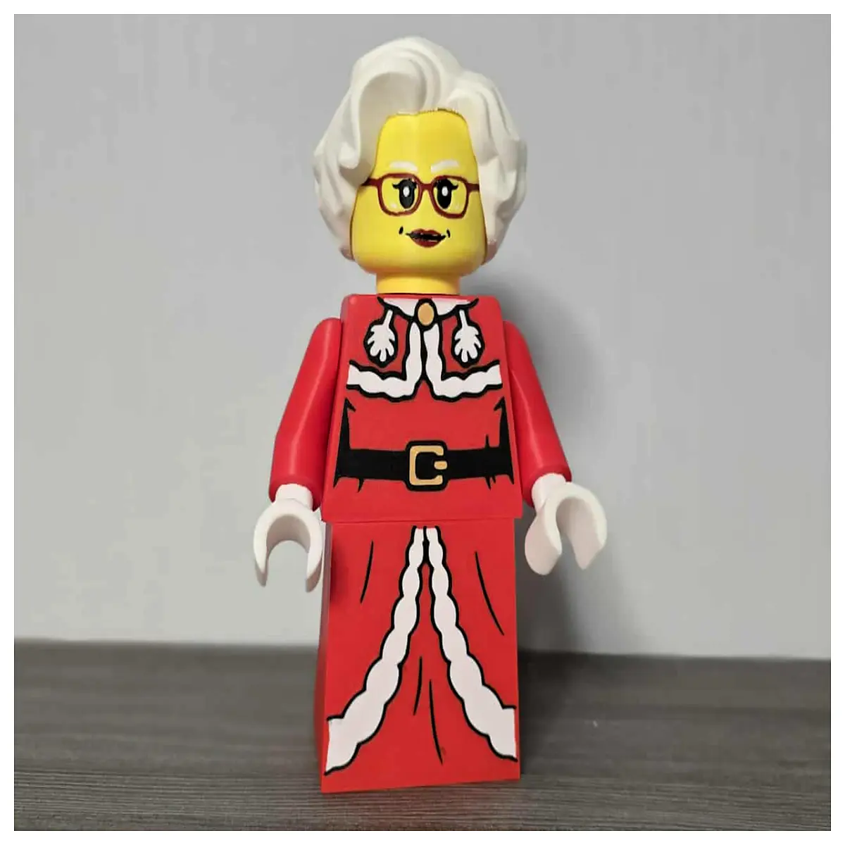 mrs claus figurine xmas decor 22cm tall santa helper holiday home ornament