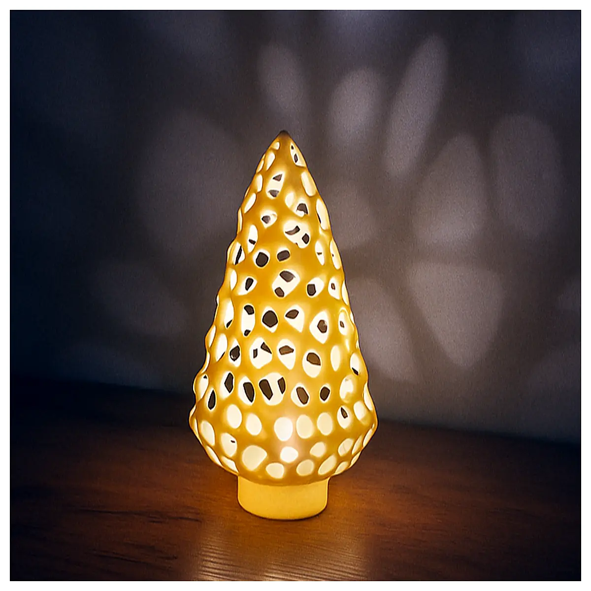 modern geometric christmas tree decoration voronoi pattern resin ornament holiday table centerpiece