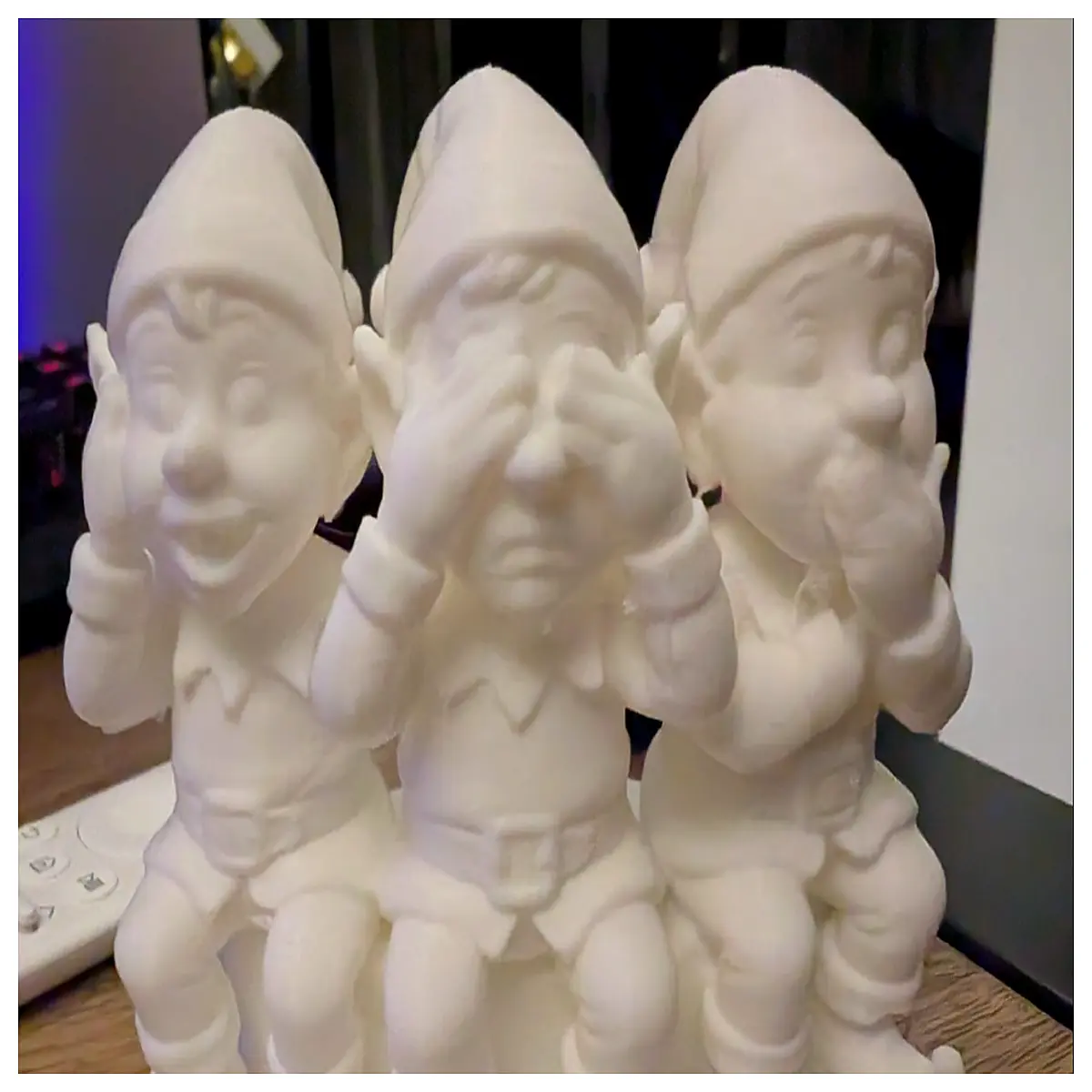 funny christmas elf saying no to bad behavior kids