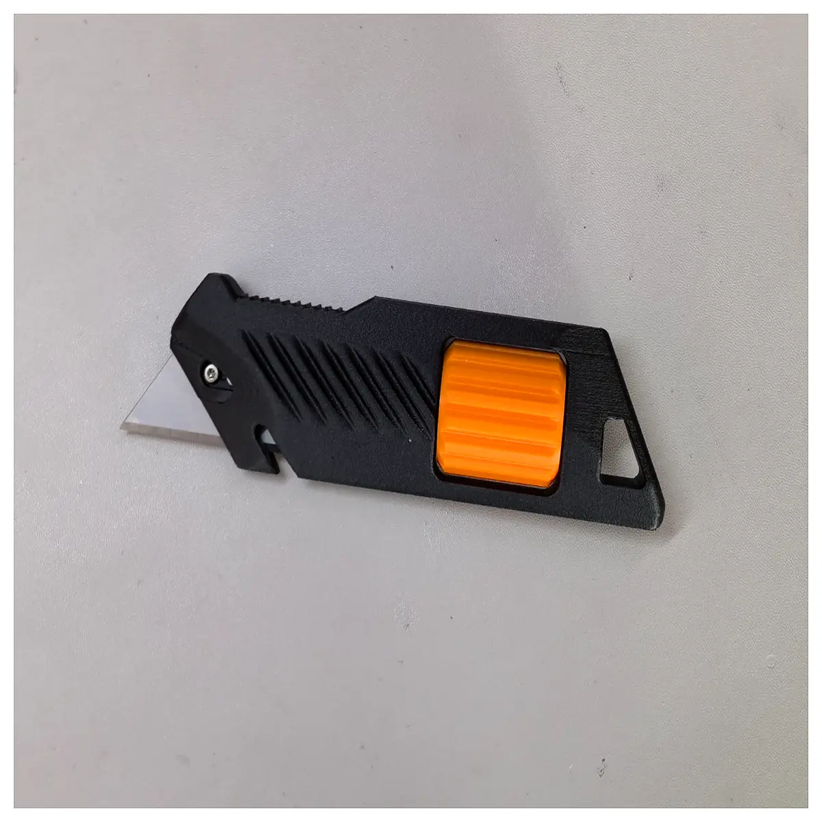 compact edc pocket box cutter utility tool for daily carry