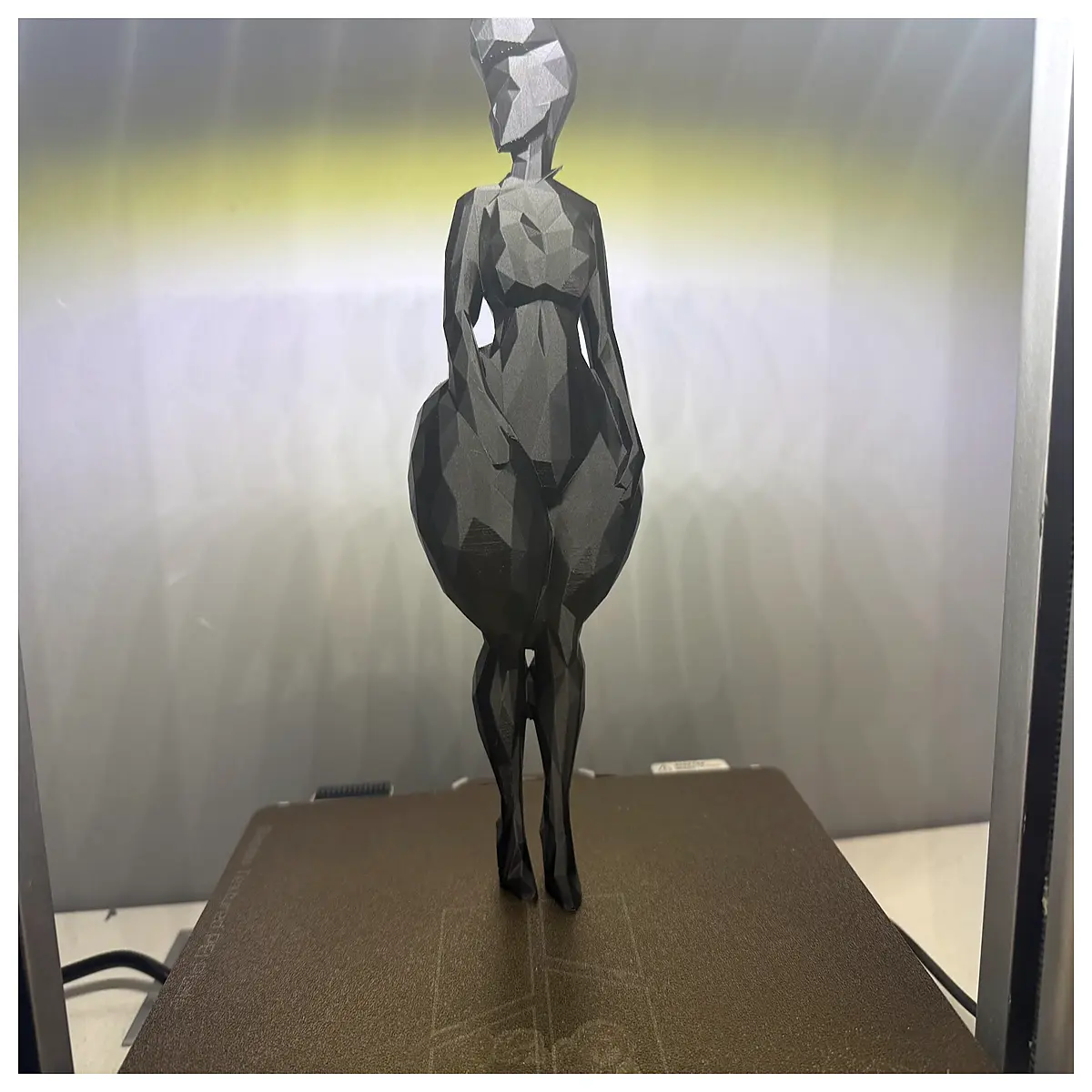 low poly curved female statue abstract geometric art decor modern minimalist sculpture home office desk ornament resin figurine
