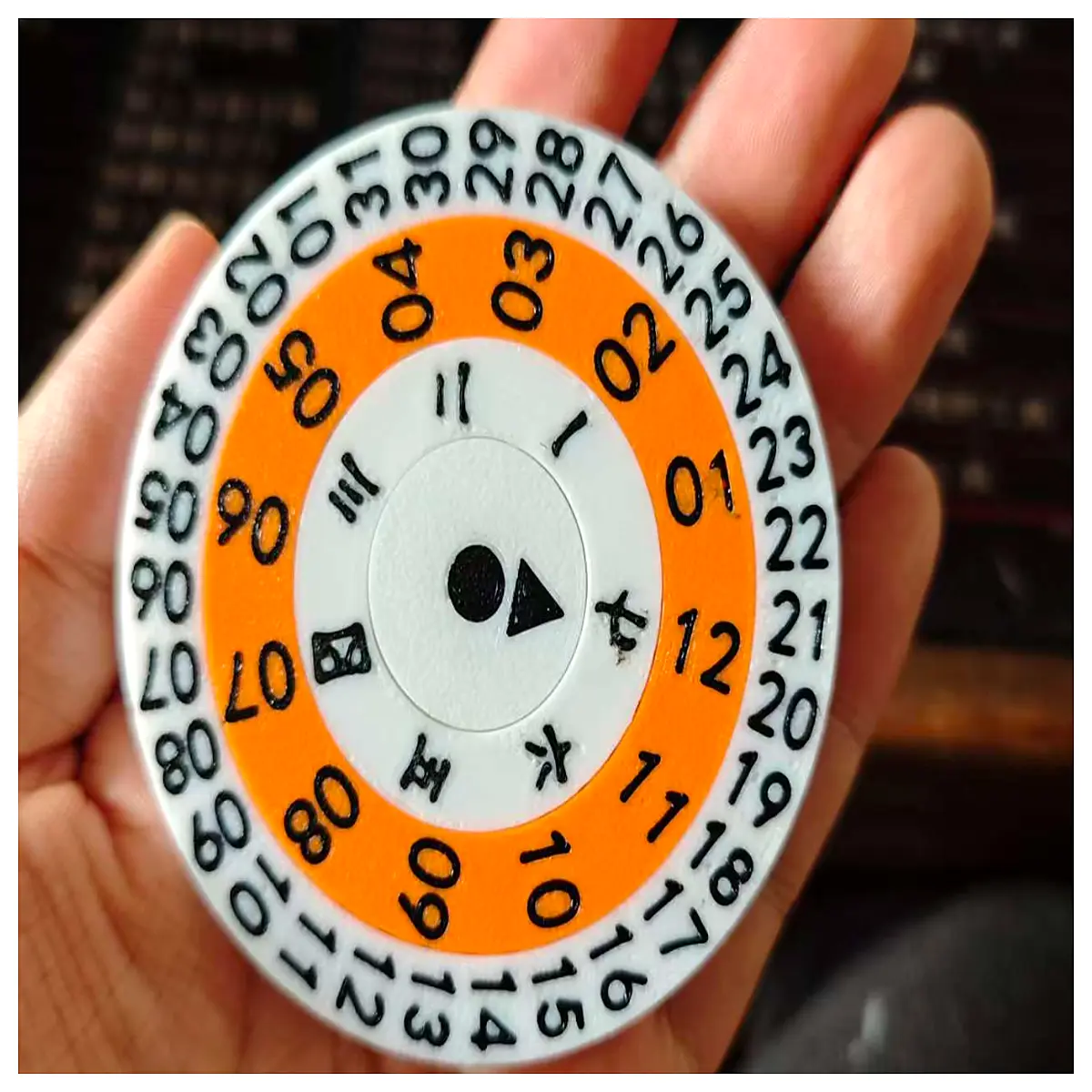 fidget calendar compass anxiety relief desk toy stress relief men women tactile mindfulness tool office break gadget