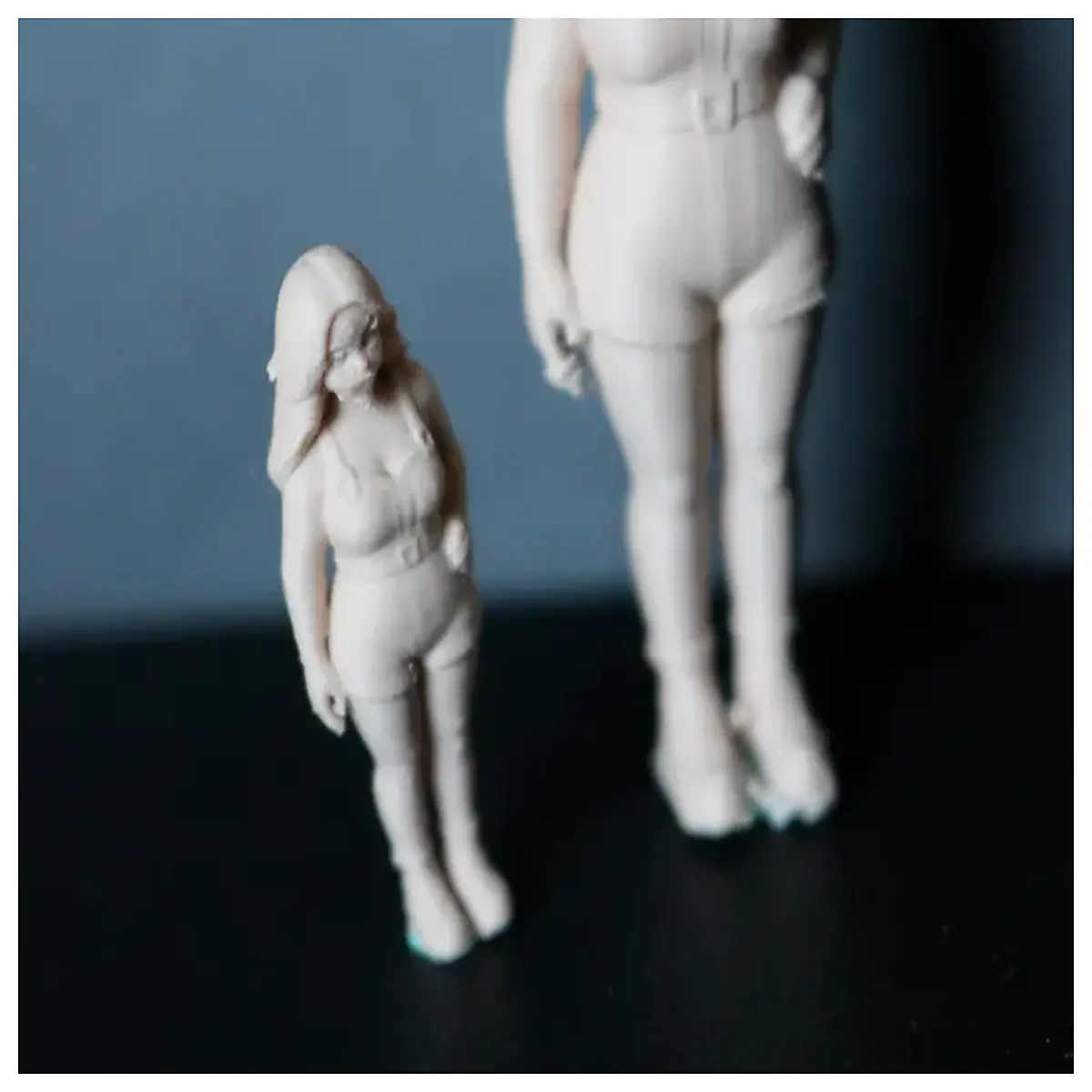 miniature 1 64 scale female figurine elegant woman statue collectible small resin art doll for desk