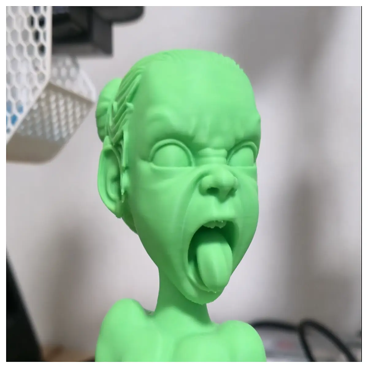 screaming humanoid prop horror decoration for haunted house party