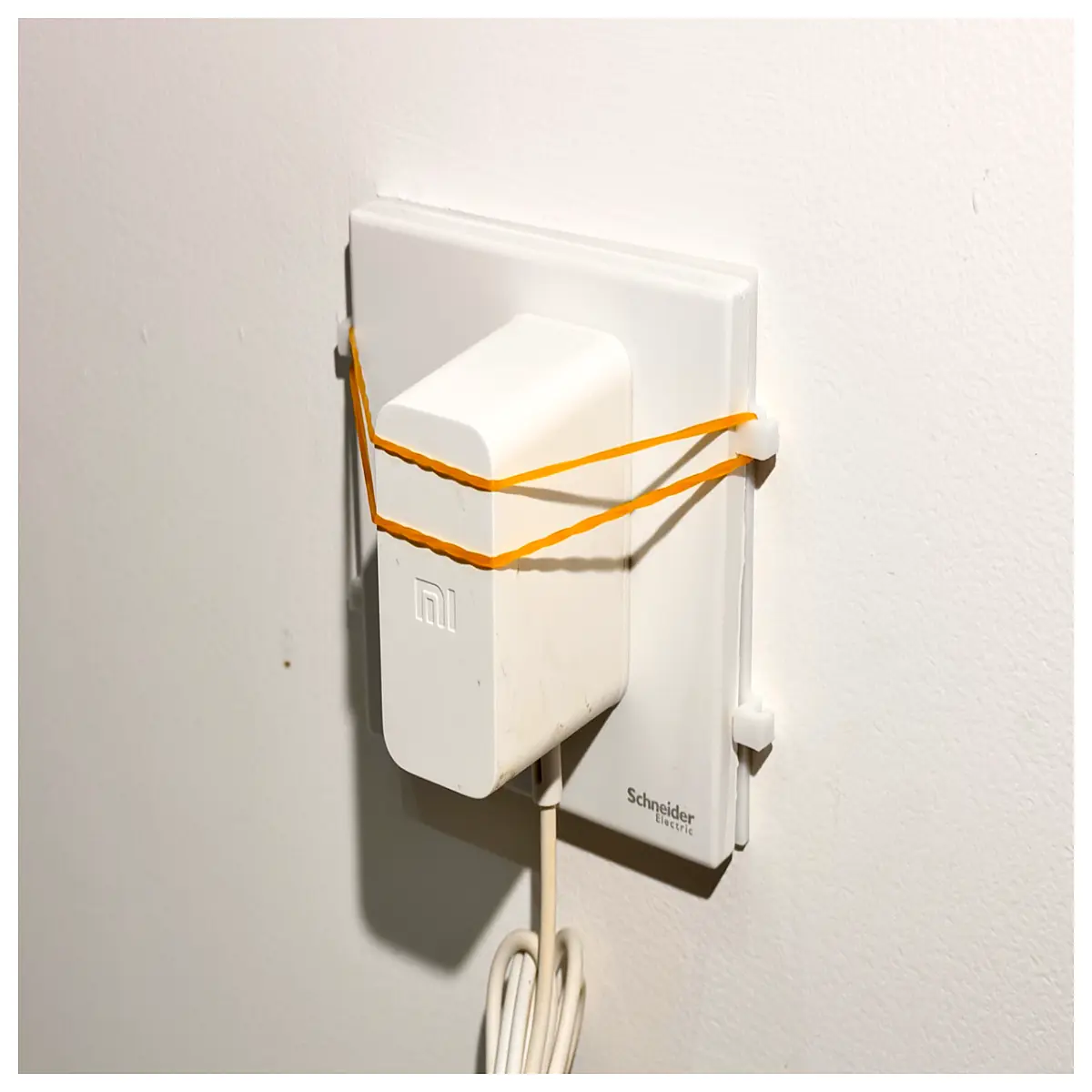 outlet cover plate strain relief clip anti drop hook for power cord safety strap organizer