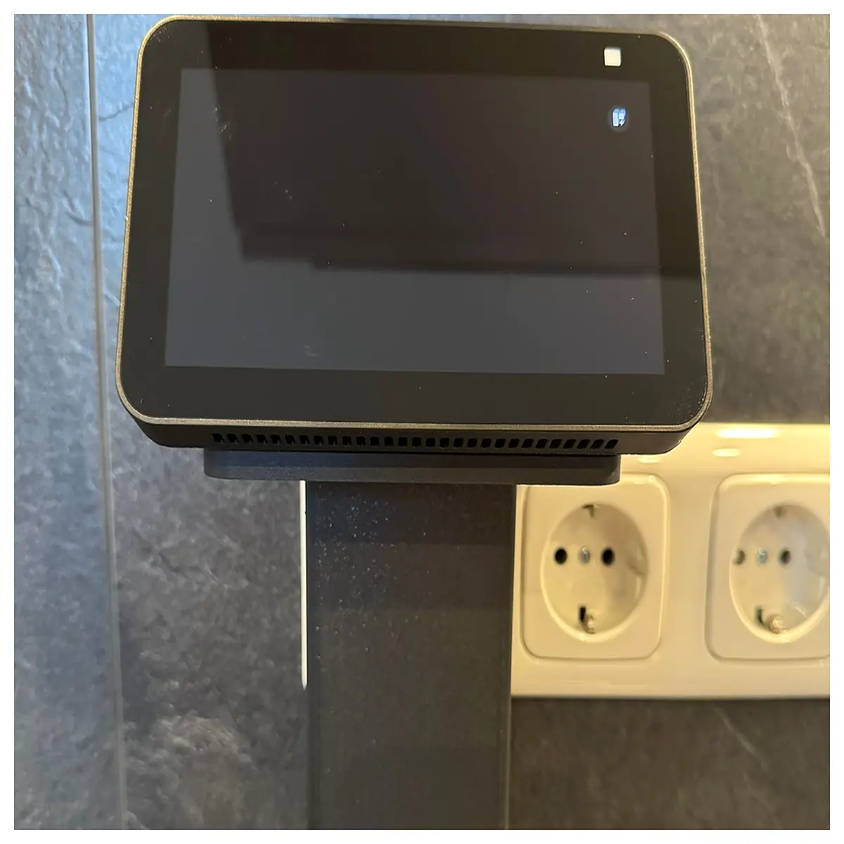 echo show 5 wall mount bracket socket adapter holder for smart charging dock