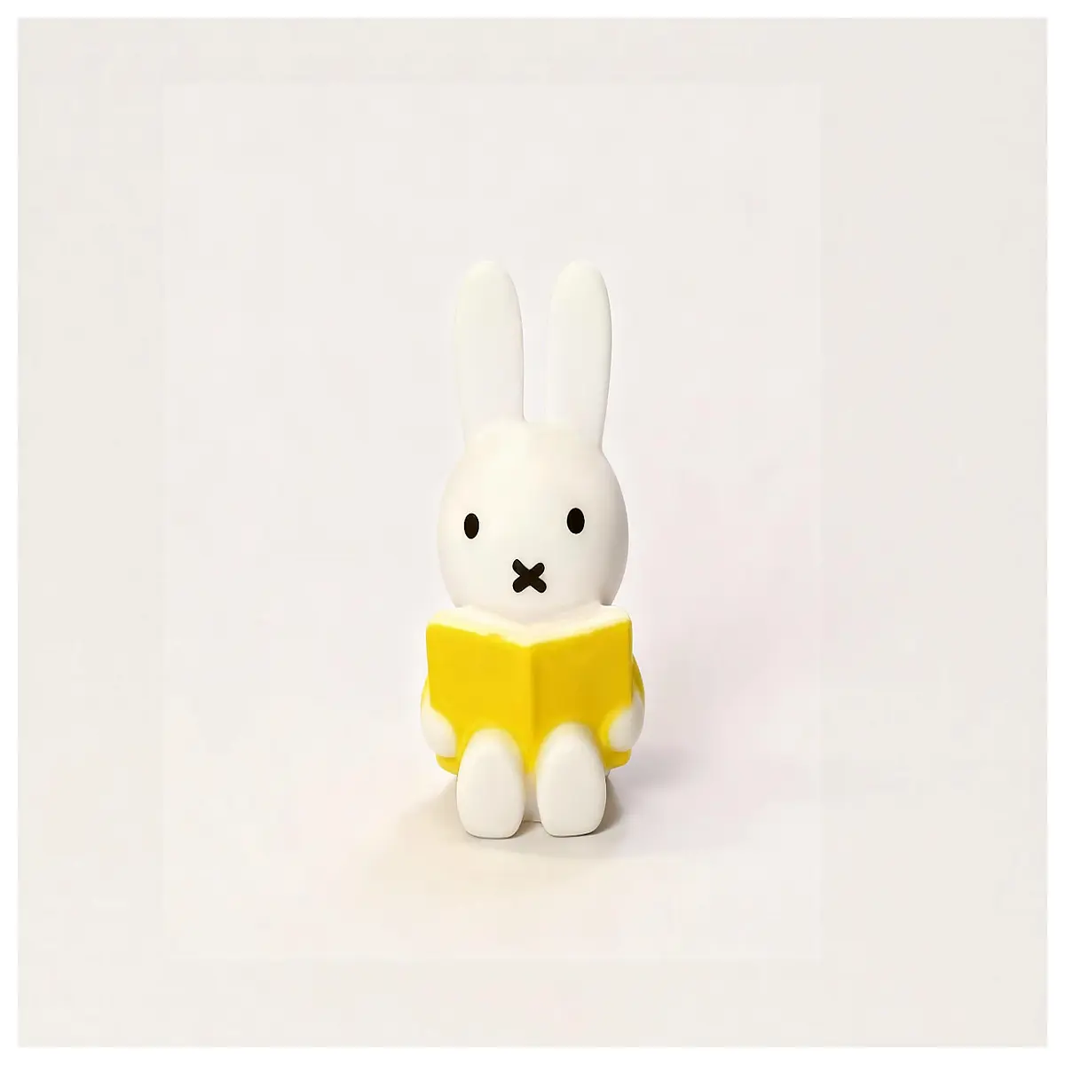 rabbit desk ornament for girls cute cartoon bunny statue coloring book toy gift home office decor accessory