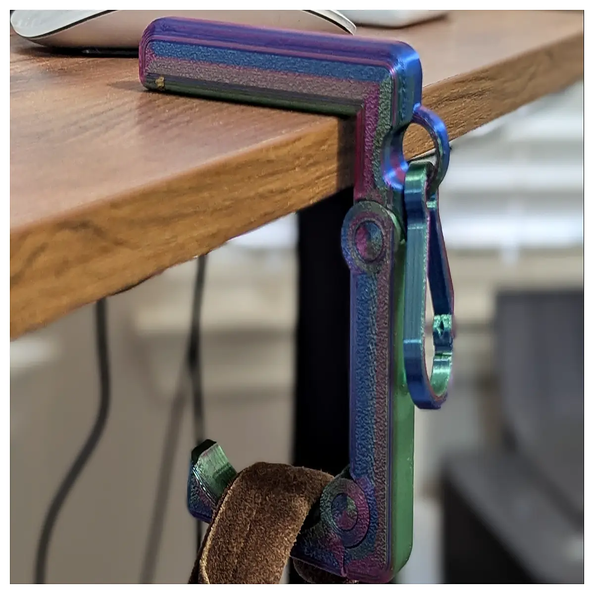 portable hanging hook for bags travel organizer compact luggage strap clip