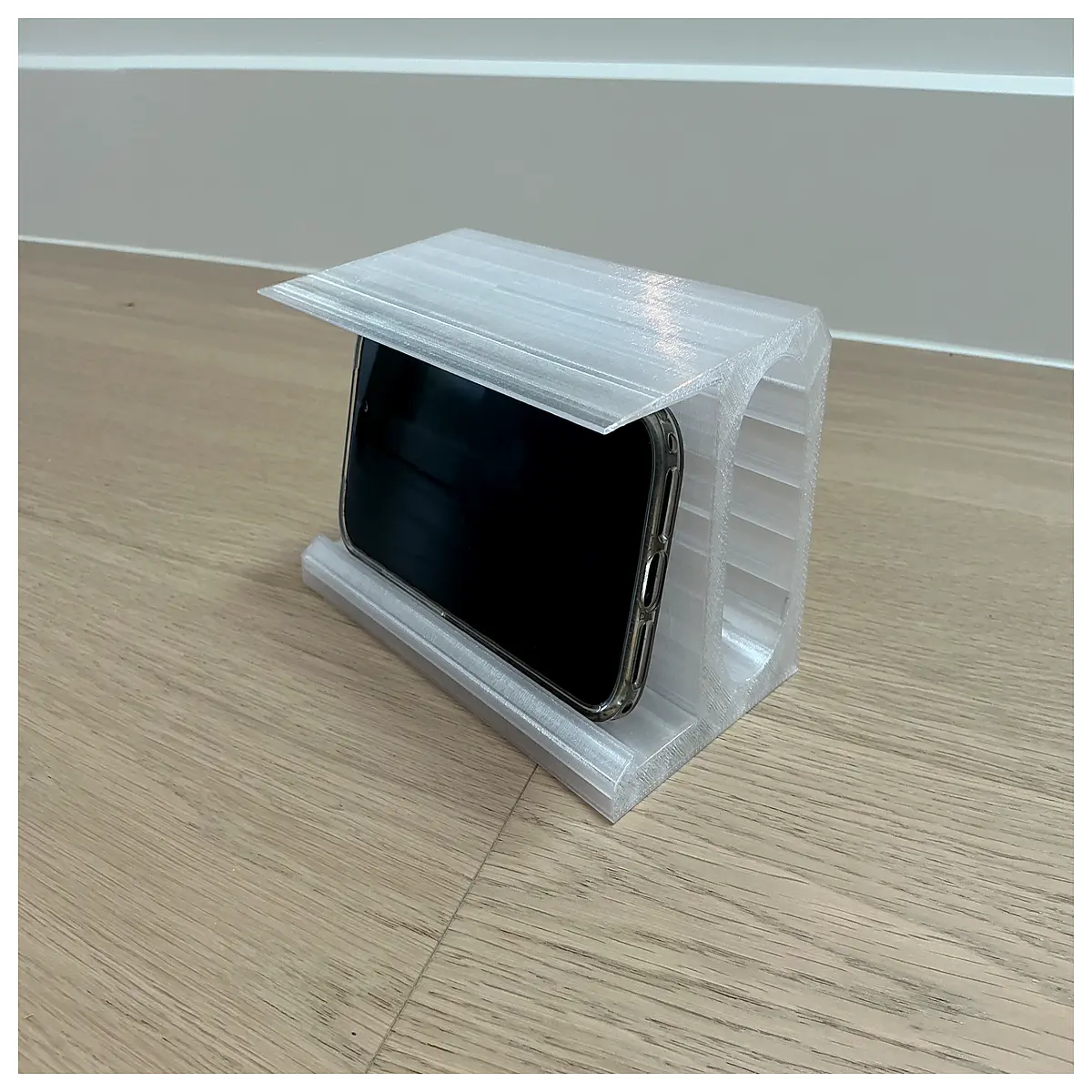 waterproof phone dock anti glare screen holder for outdoor use sun glare reduction
