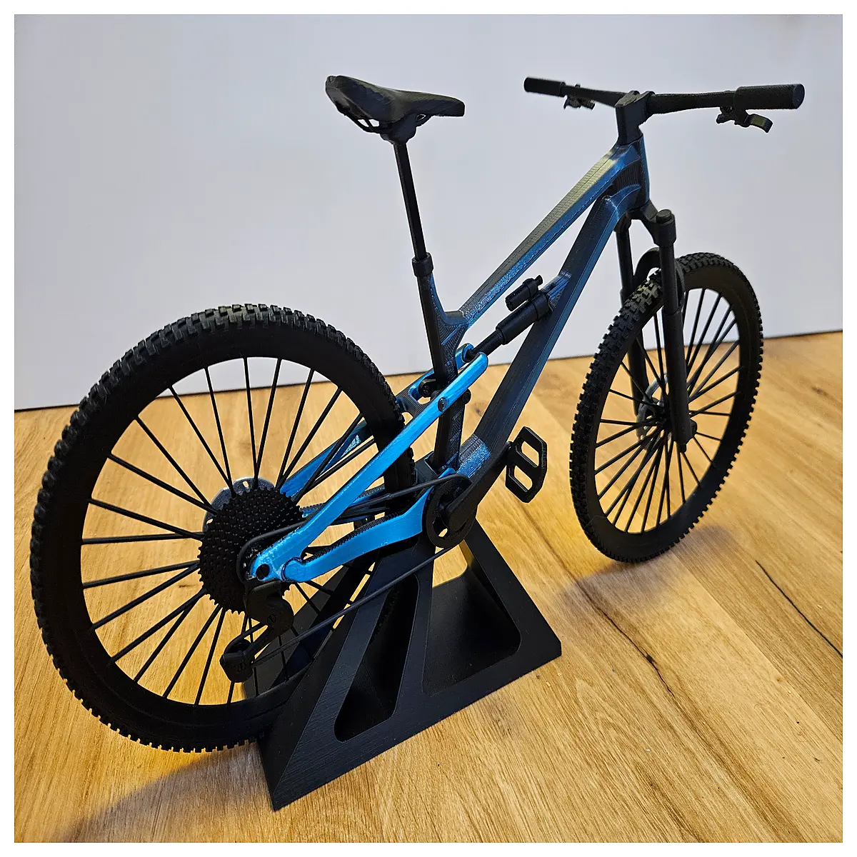 full suspension mountain bike 29er downhill trail enduro fat tire off road riding