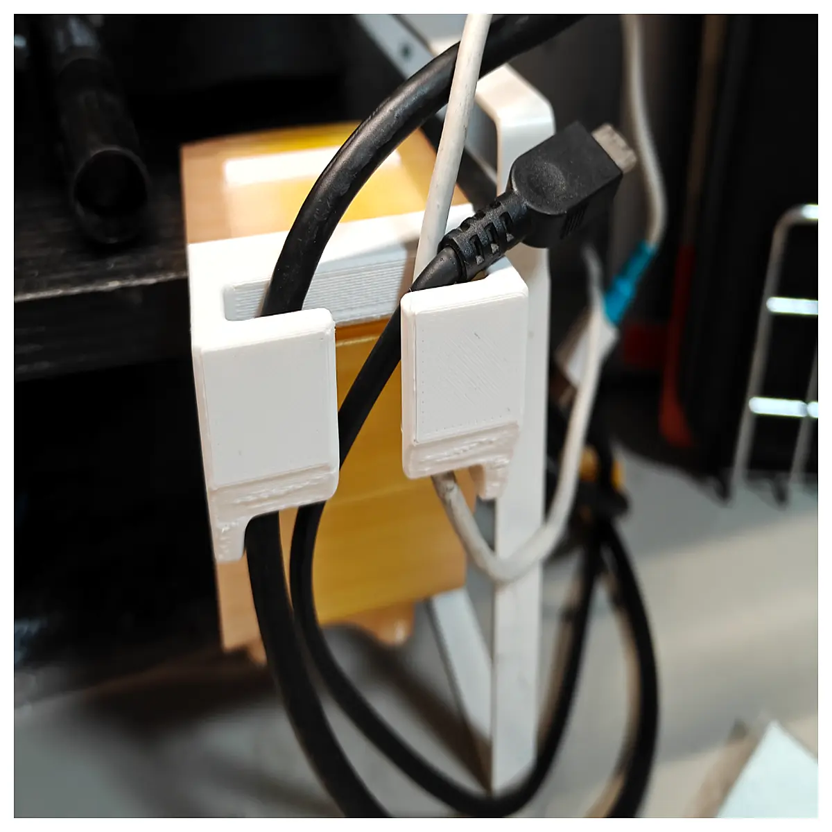 desktop cable management clip organizer with replaceable heads for wires