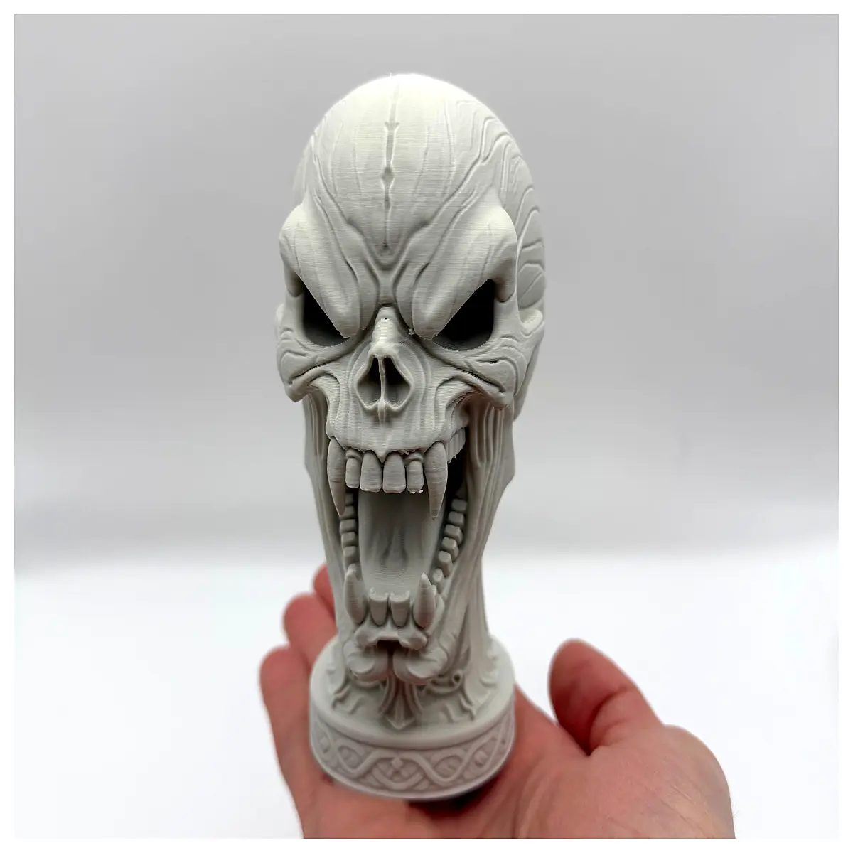 horror movie skull prop scary screaming skeleton decoration for halloween party haunted house realistic plastic head with blood effects