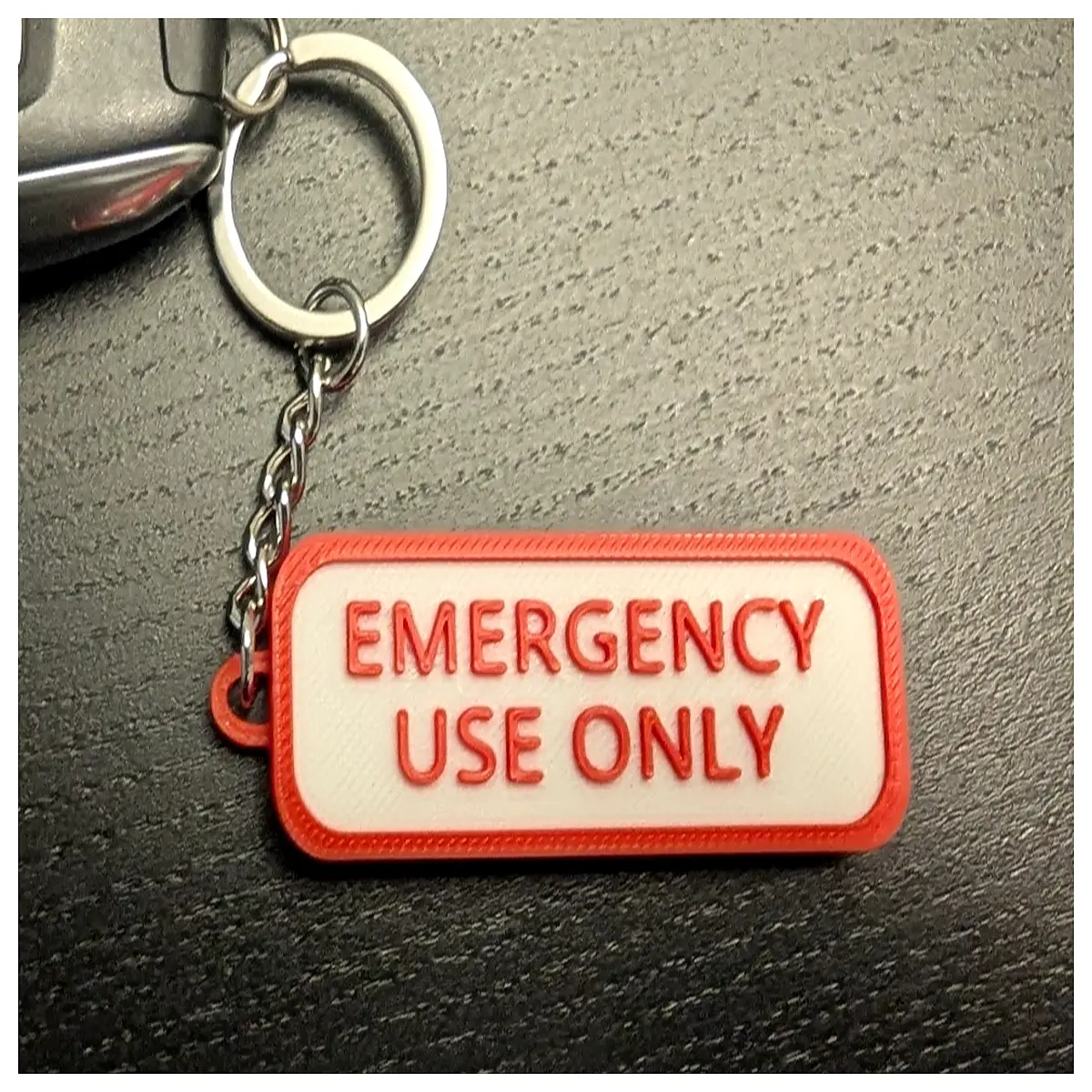 emergency keychain for car keys portable safety tool with glass breaker seatbelt cutter