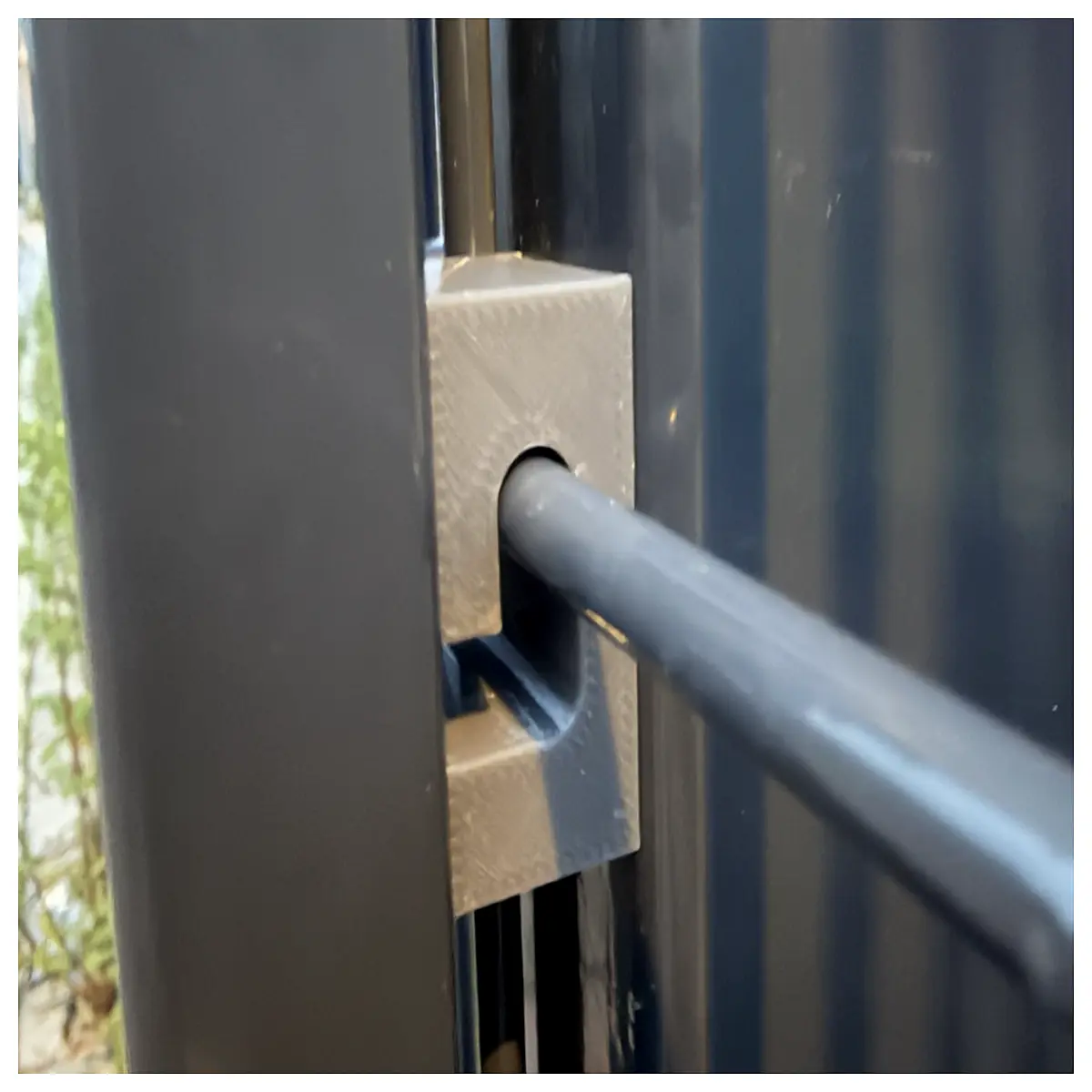 double rail mesh fence spacer blocks spacing keepers for livestock dog run