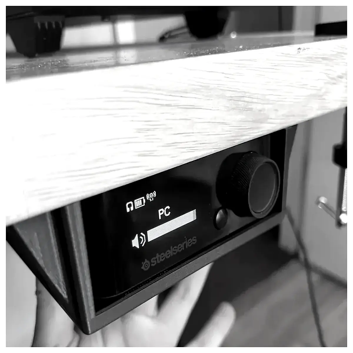 arctis pro wireless charging dock for headset base station desktop mount audio hub