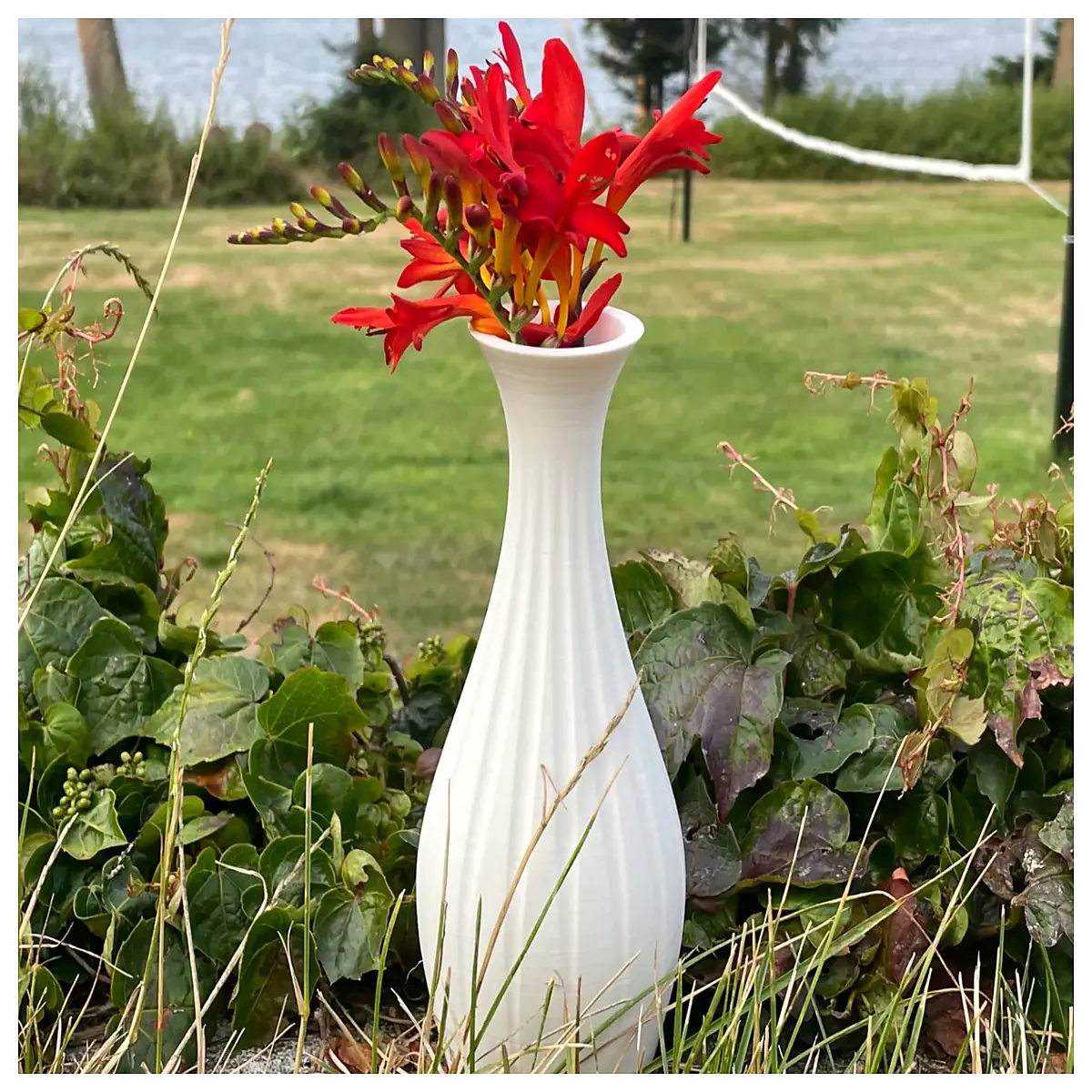 modern vase for home decor minimalist ceramic flower vase contemporary table centerpiece sleek glass vase for living room abstract sculptural vase