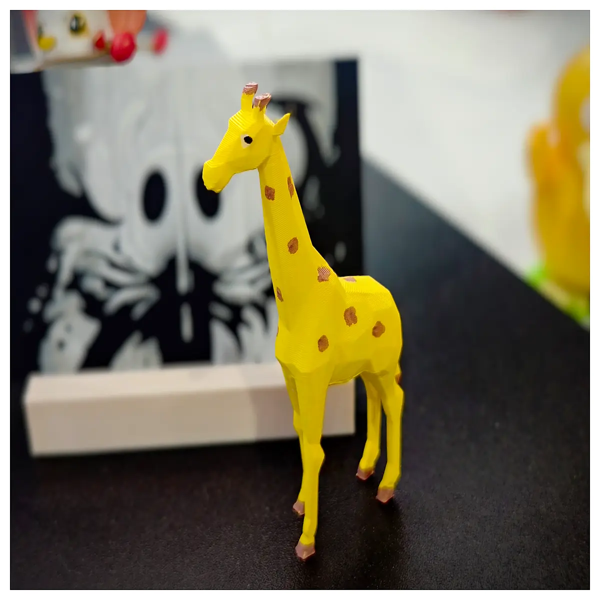 low poly giraffe figurine desk ornament geometric animal statue modern home decor office accessory minimalist art piece