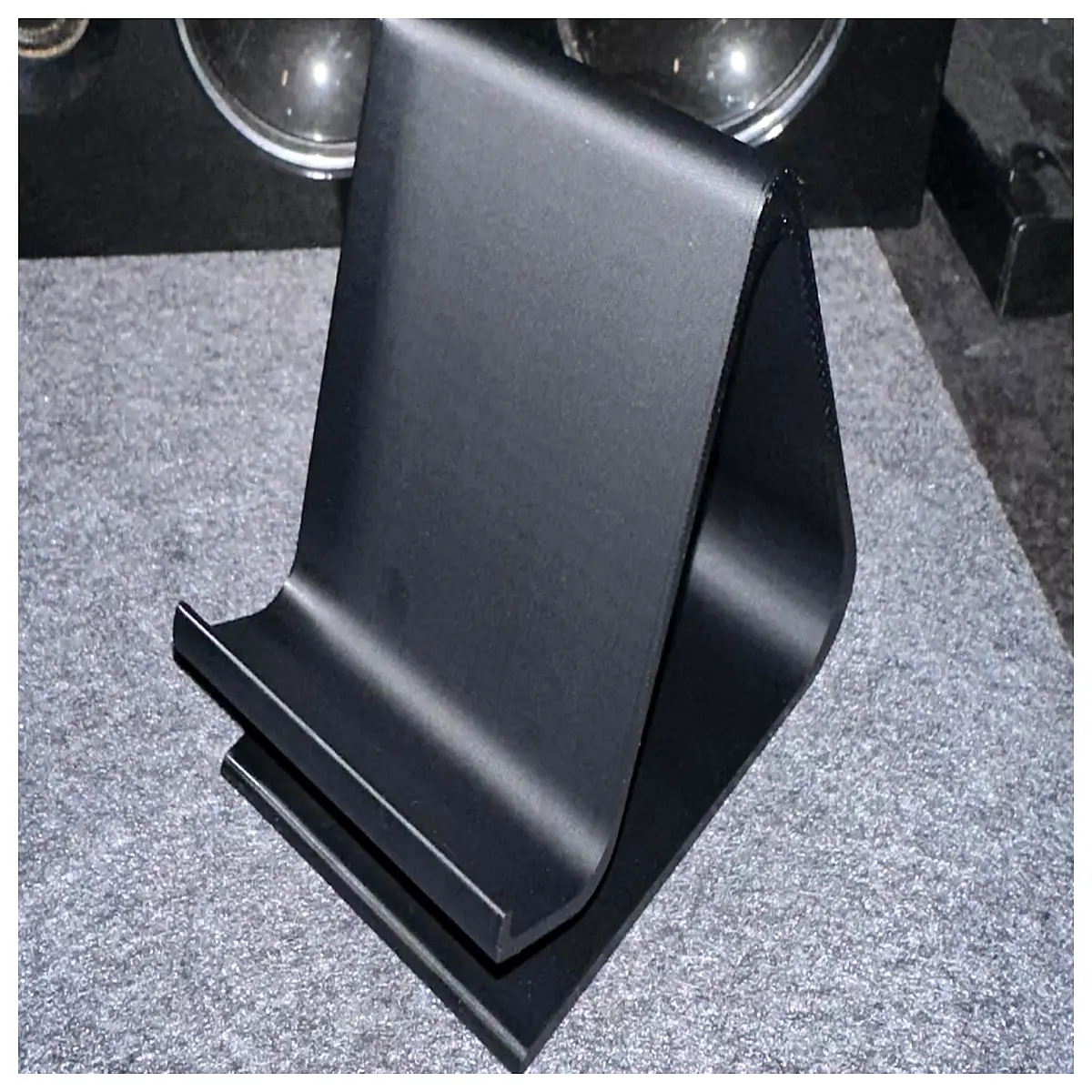 minimalist phone holder for desk simple quick print design compact portable phone dock
