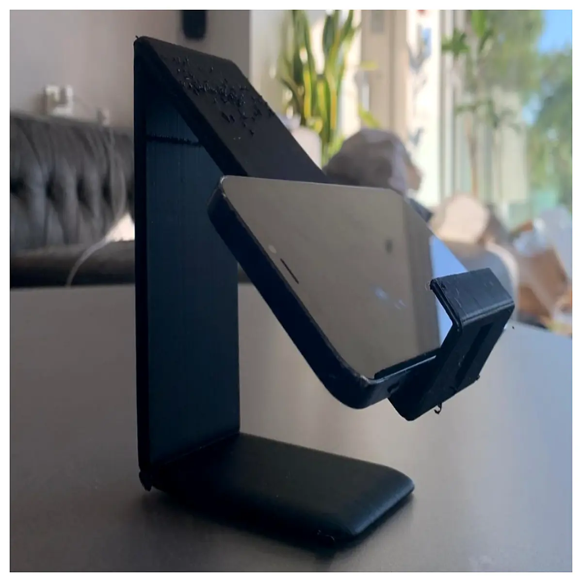 phone charging holder for desk nightstand bedside table universal fast charger dock for s24 s23 s22 plus mini