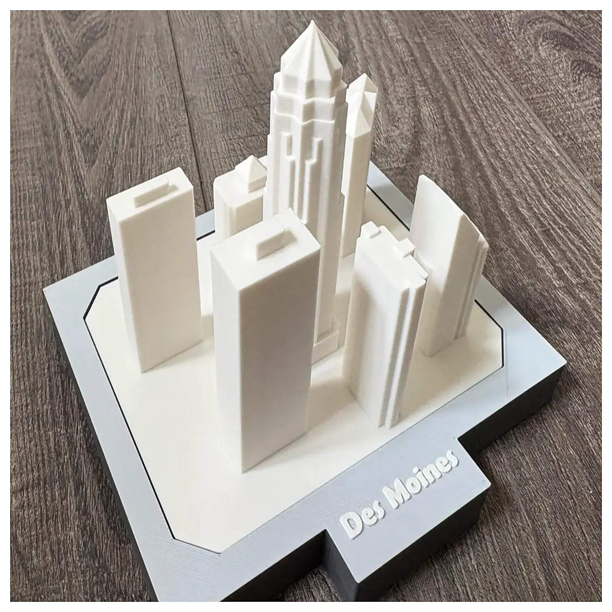 des moines skyline desk decor minimalist city silhouette art office desktop ornament modern home office accessories architectural wall art print uniqu