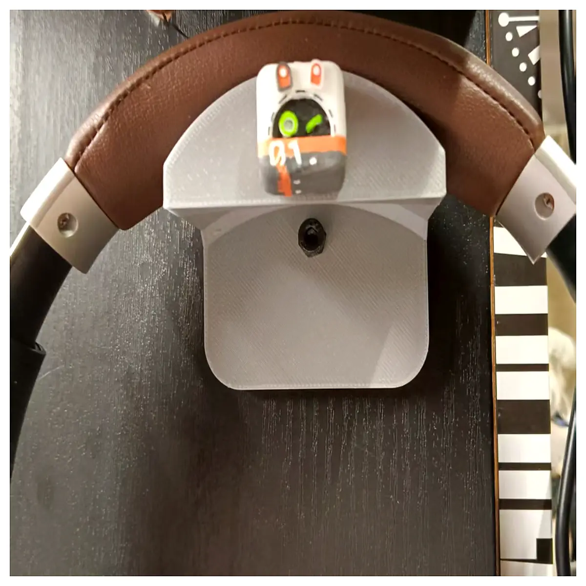 headphone wall mount holder with m4 nut screw adapter for studio monitor desk organizer cable management