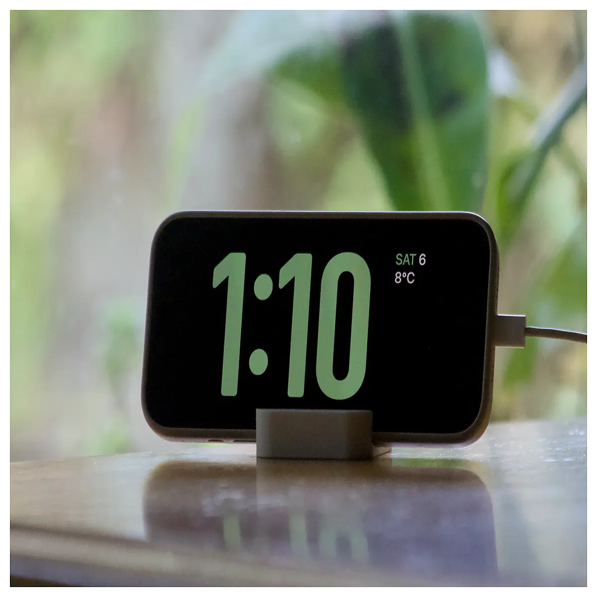phone with sleep timer auto off wireless charging dock for bedside nightstand smart holder with power saving mode